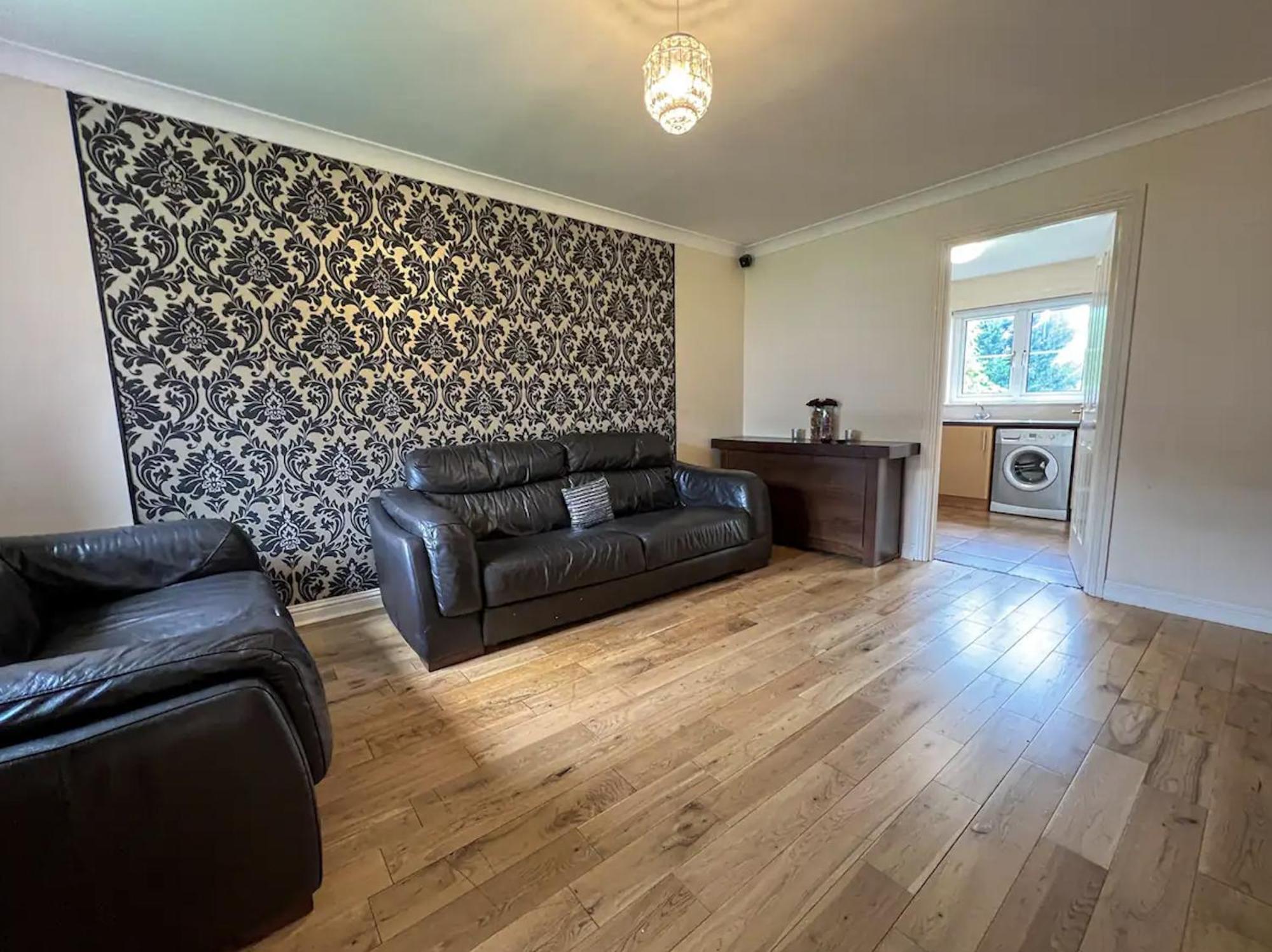 Glasgow Central - Entire House - Free Parking , Free Super Fast Wifi , Private Garden & Parking Security المظهر الخارجي الصورة