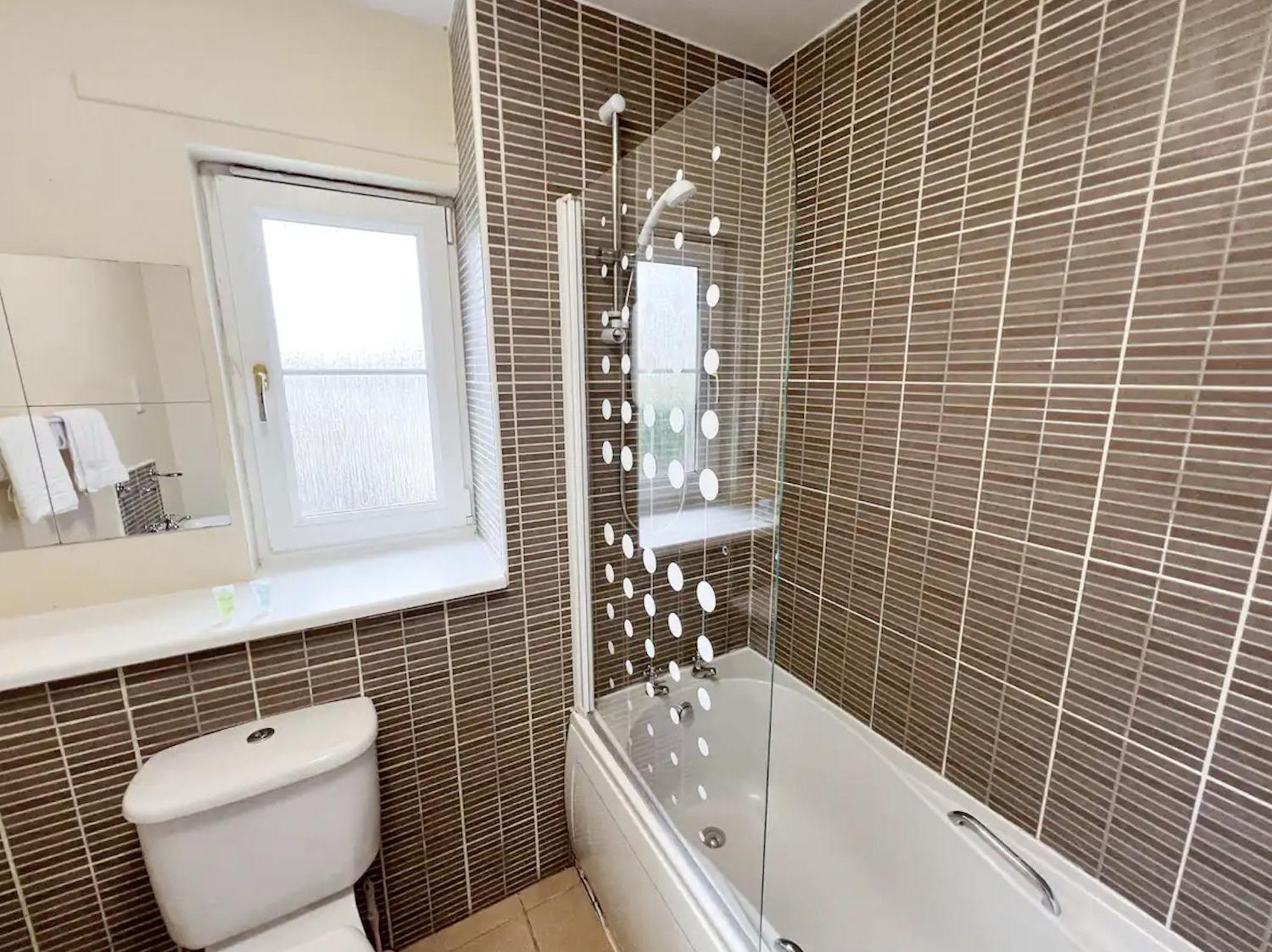 Glasgow Central - Entire House - Free Parking , Free Super Fast Wifi , Private Garden & Parking Security المظهر الخارجي الصورة